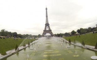 Jóvenes Trepan La Torre Eiffel 